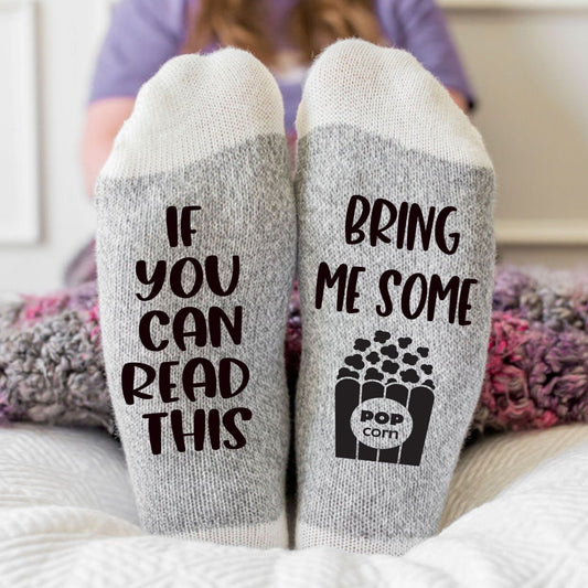 Si vous pouvez lire ceci, apportez-moi des chaussettes POPCORN.