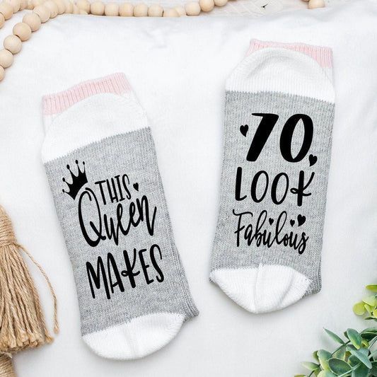 Cette reine fait 70 look fabuleux chaussettes, chaussettes 70e anniversaire